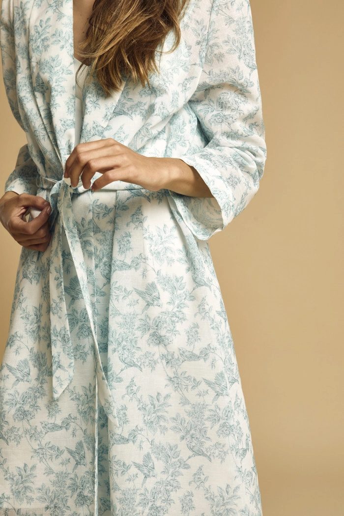 Mencía bridal robe, ideal for special moments before the wedding