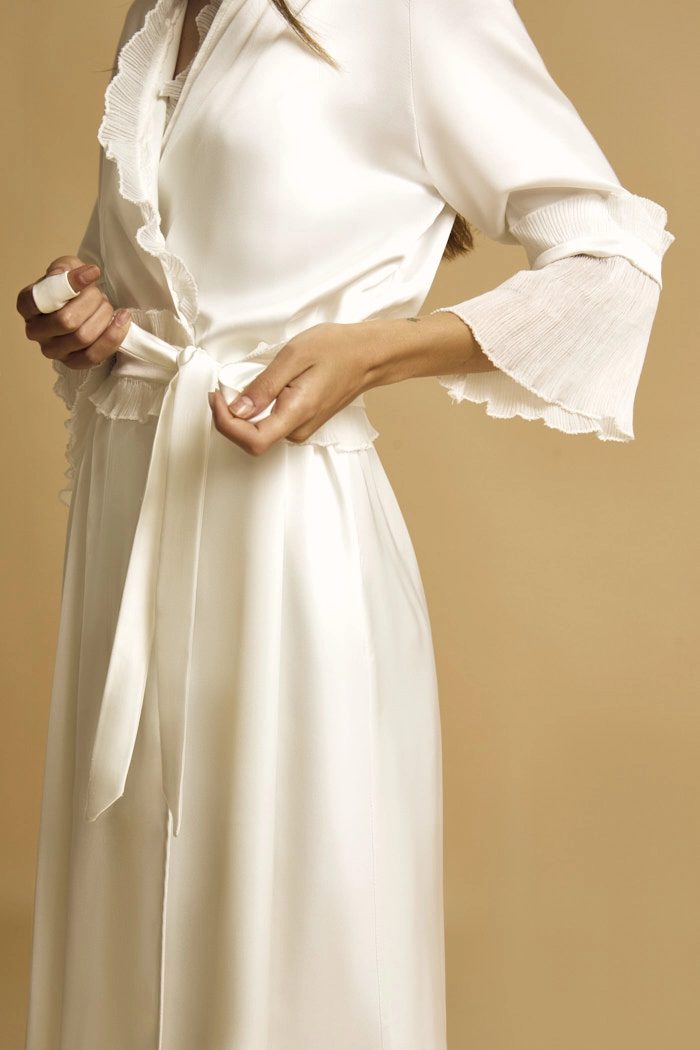 Marina white bridal robe handcrafted in Seville