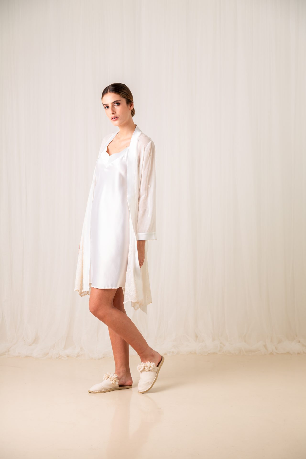 Short bridal robe