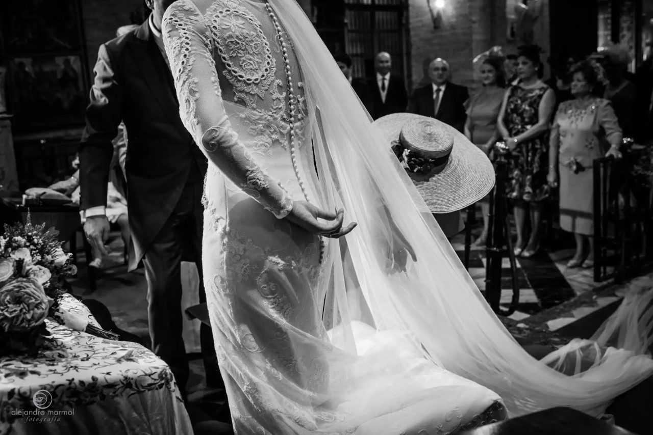 comprar vestidos de novia 2023 con transparencias