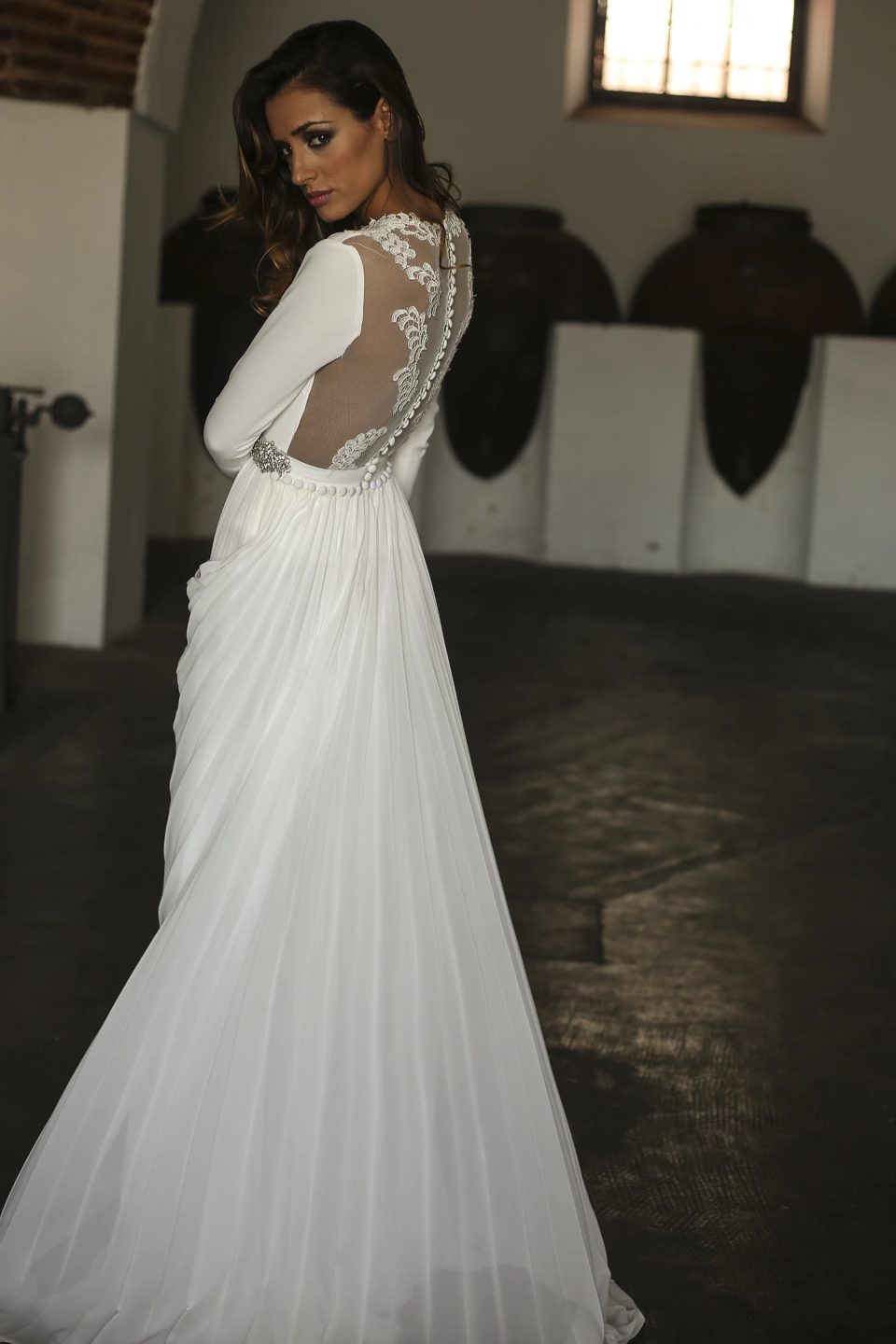 comparar 7 tendencias de vestidos de novia 2023 2024 volumen en cola