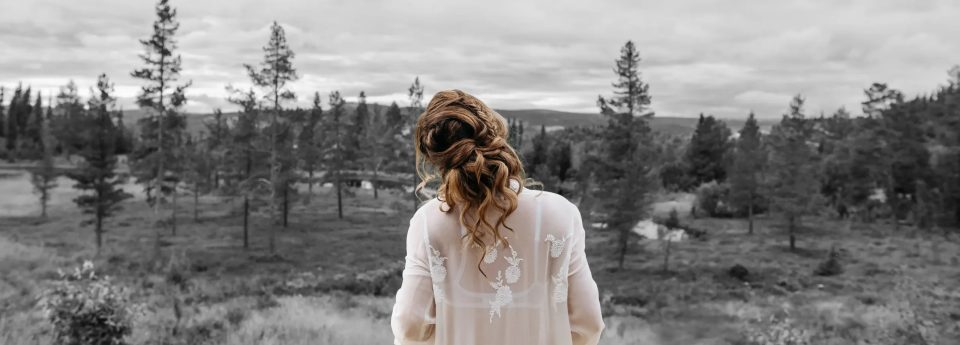 Todo lo que necesitas saber sobre cómo elegir las mejores opciones de batas de novia según tu estilo de boda