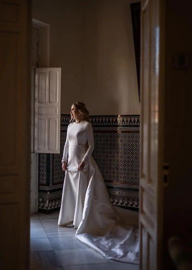 comprar vestidos de novia 2024, cola larga. Diseño exclusivo María Palomo