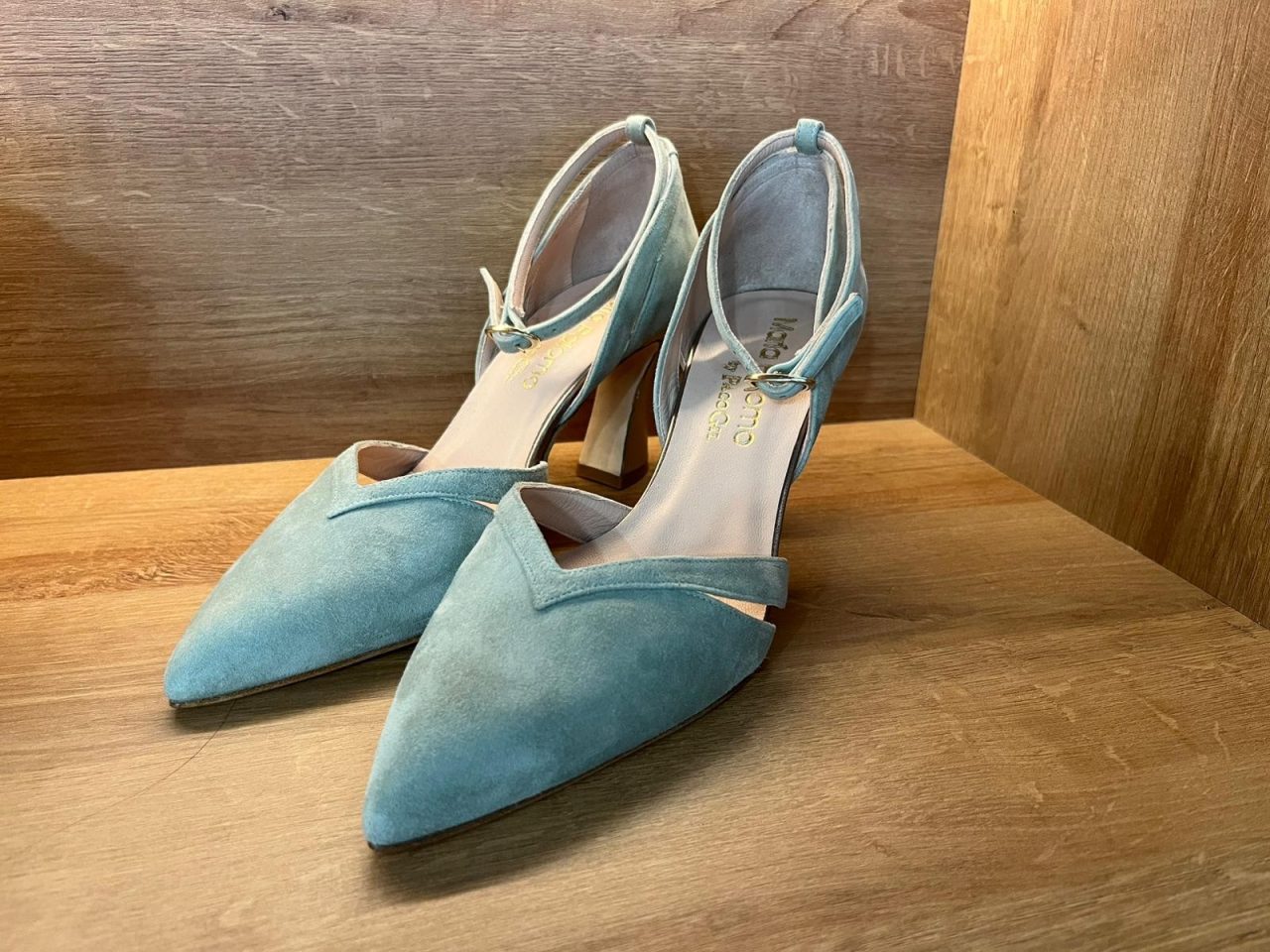 zapatos de novia para 2026. Contacta con María Palomo Couture para diseñar tu vestido de novia