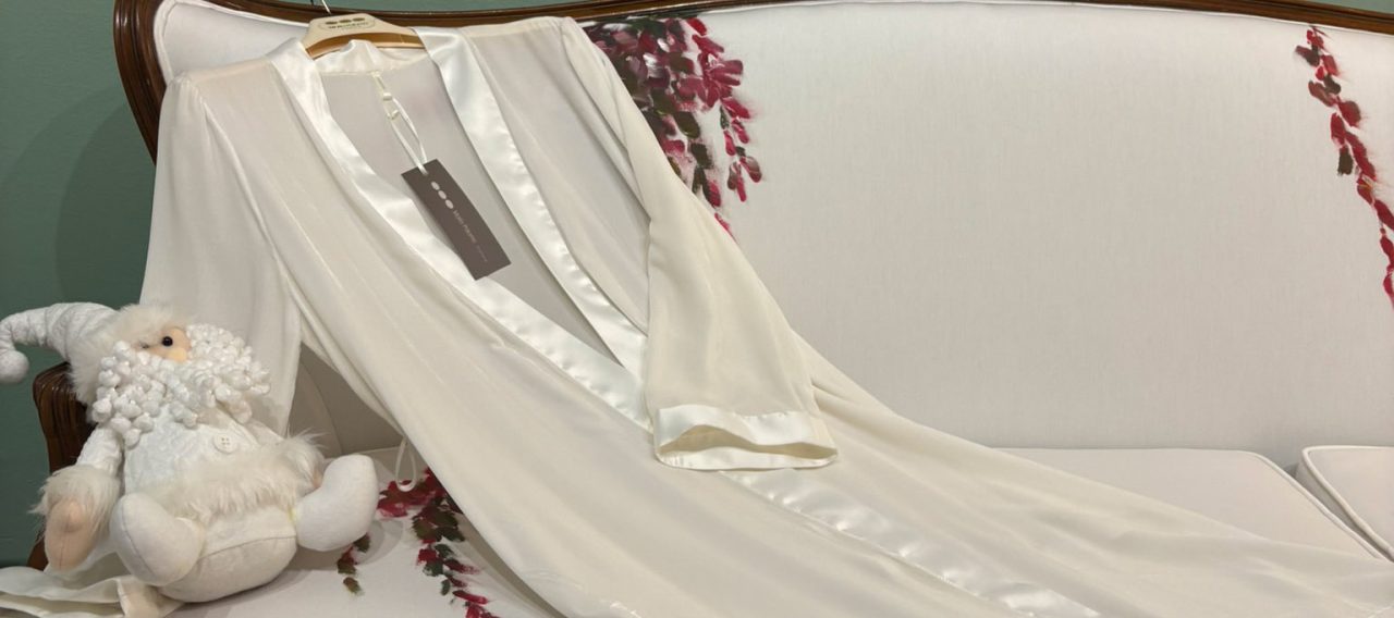Bridal robes for a winter wedding: 5 designs to wrap you in elegance