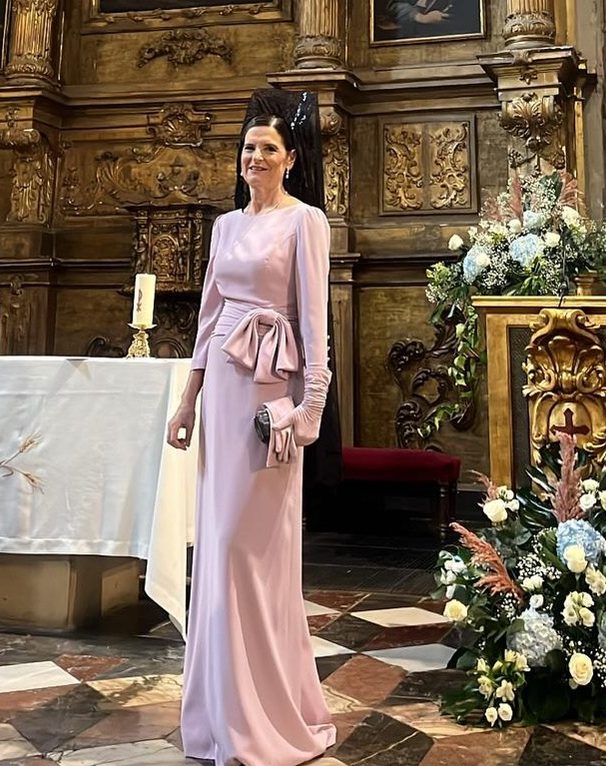 Contacta con María Palomo para vestidos de invitada para 2026