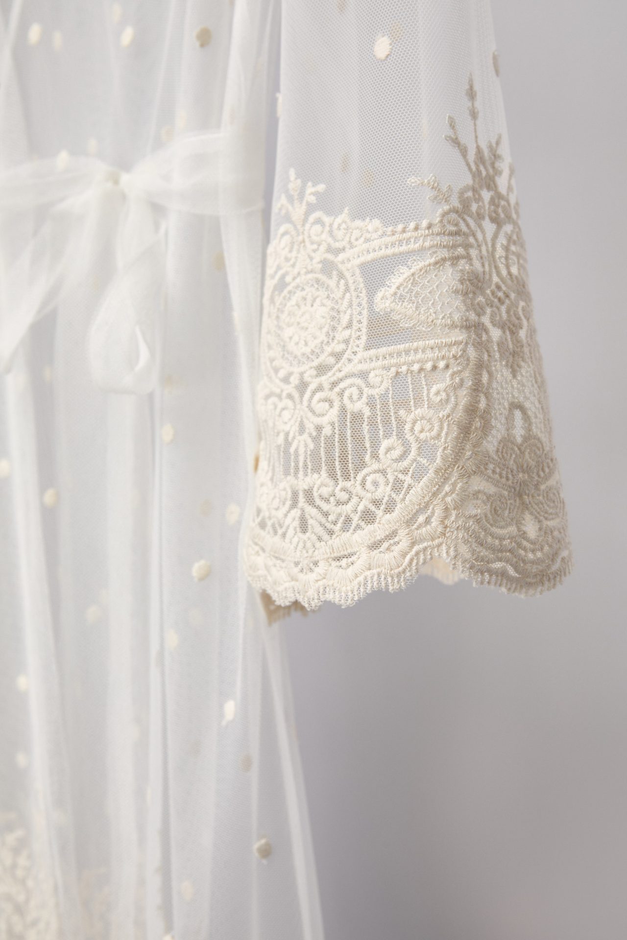 Sleeve of the Celine bridal robe with lace cuff and bow