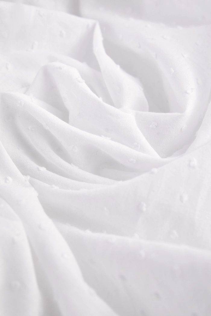 Comfort and elegance of the Claudine white bridal robe