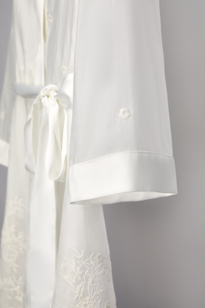 Batas de novia para bodas de primavera by María Palomo 7 comparar bata de novia modelo Alma con tejidos primaverales