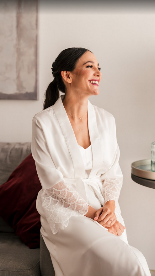 Qué bata eres según tu signo del zodiaco: 12 estilos de novia, 12 batas perfectas 23 comprar bata de novia modelo Lola en PAS con encaje