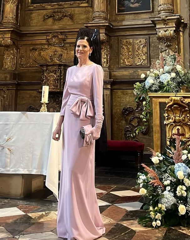 Contacta con María Palomo para vestidos de invitada para 2026