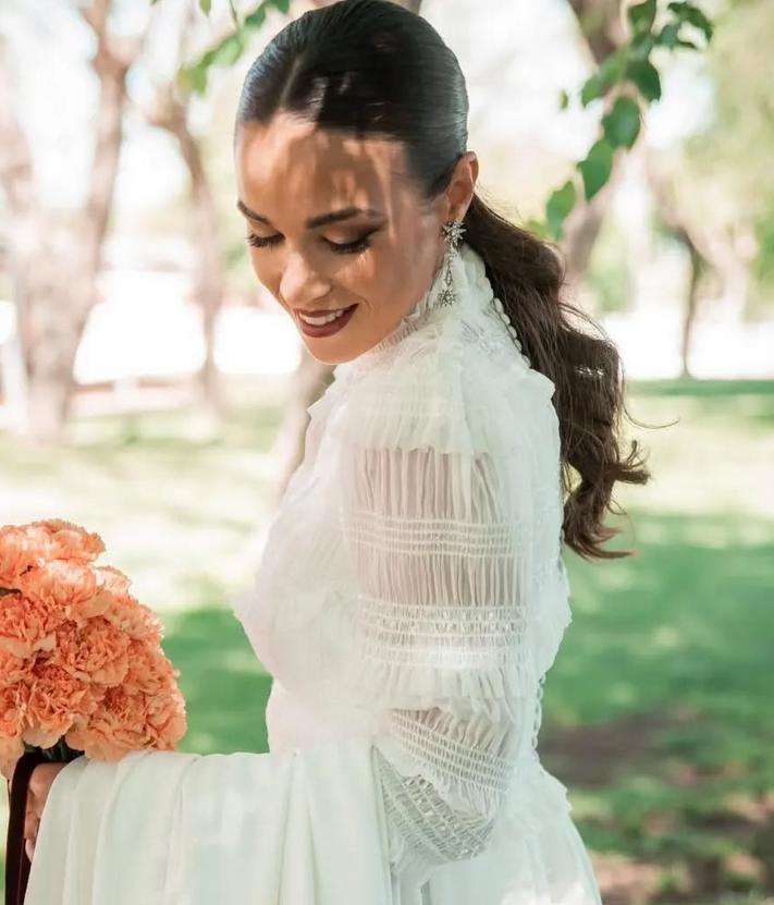 3 tendencias en peinados de novia para 2025 8 Nieves, novia María Palomo, reserva tu primera cita presencial para diseñar vestido de novia a medida con María Palomo