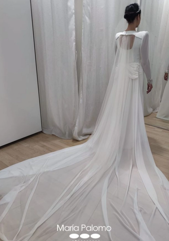 vestidos de novia en Sevilla María Palomo Couture comprar vestidos de novia 2024, cola larga. Diseño exclusivo María Palomo